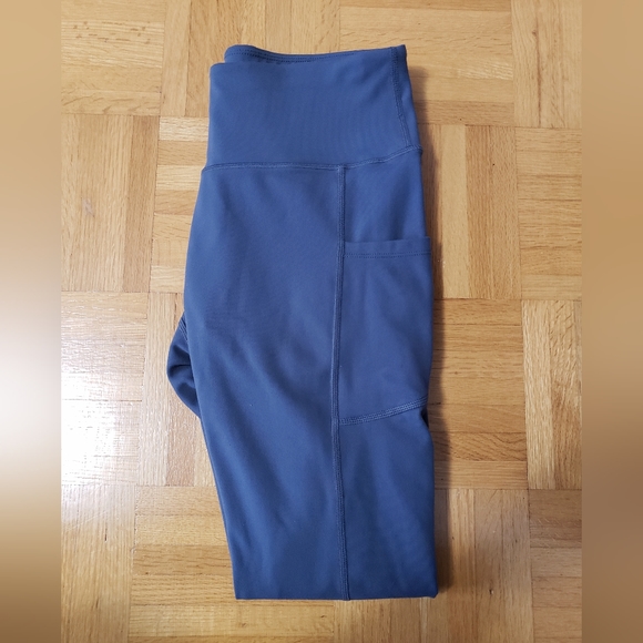 High Rise 7/8 Legging with Pockets - Picture 3 of 4